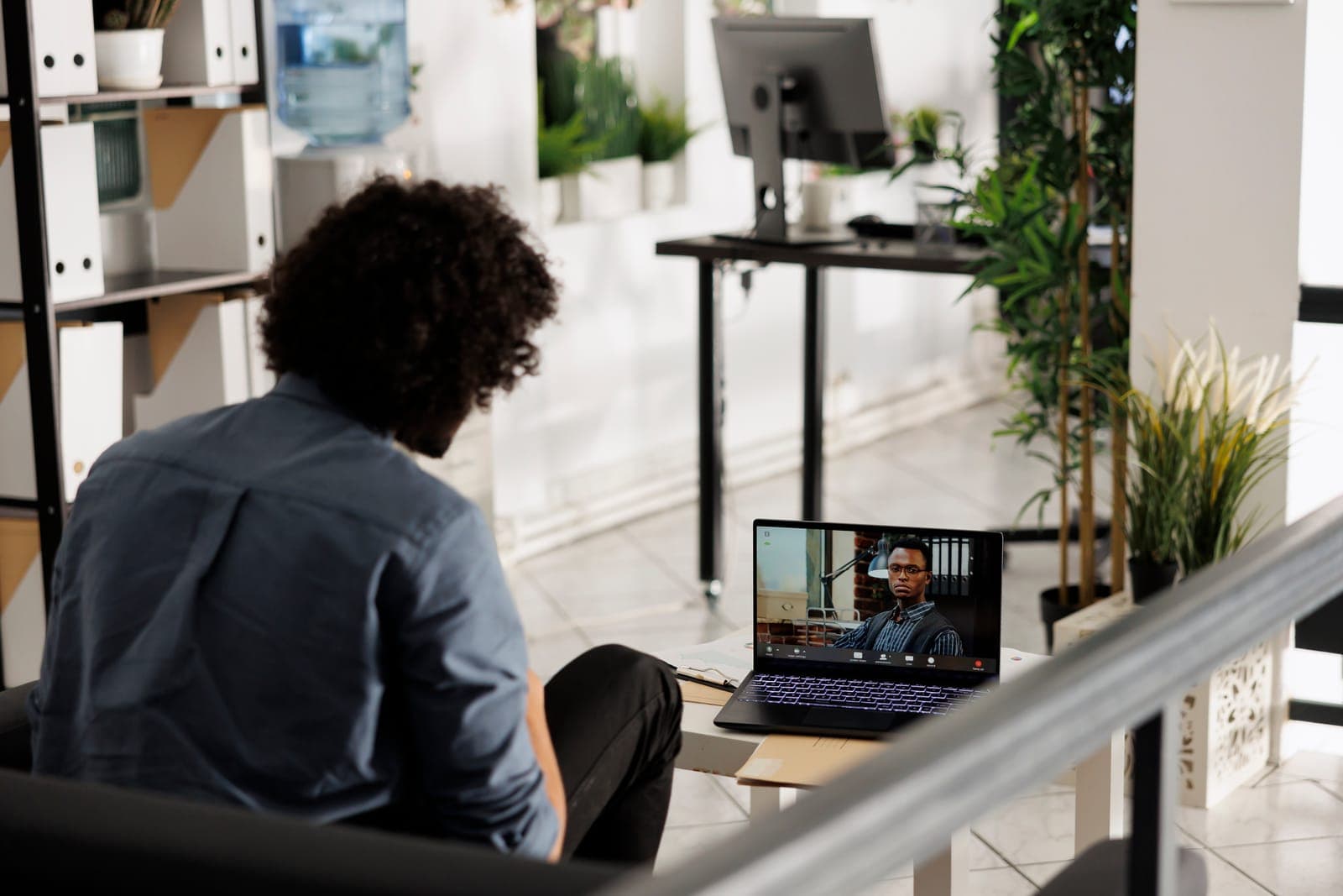 Netwerken tijdens Virtuele Conferenties: Hoe je Verbinding Maakt en Opvalt